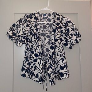 Women’s white/black size small floral tie top, great condition